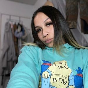 Meet your Posher, Taina